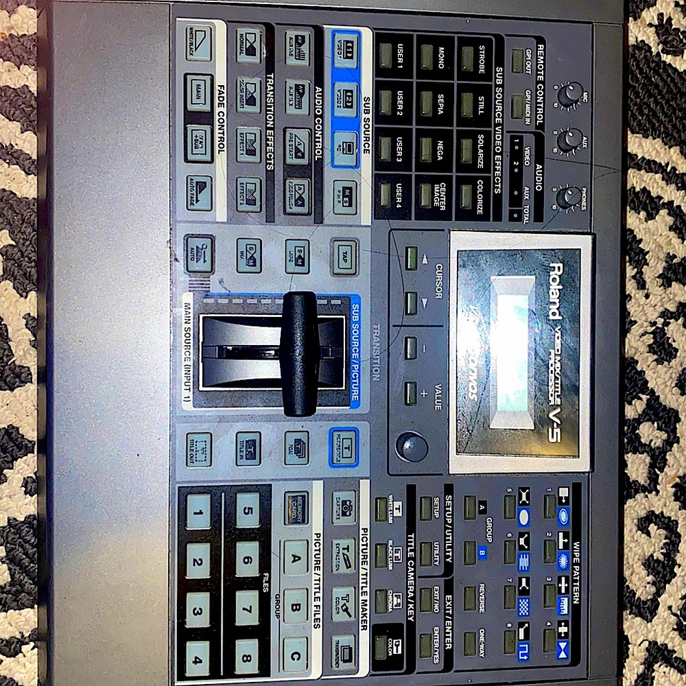 Roland , Video MIX/TITLE Processor V-5 . In Mint condition.